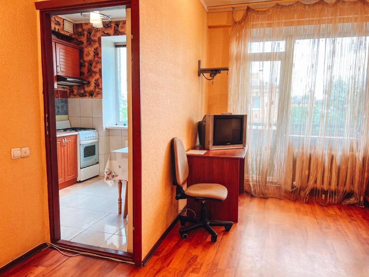קייב Apartment Near Metro Station Darnitsa מראה חיצוני תמונה